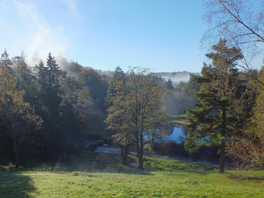 فندق Les Grillons Du Morvan مونستوش المظهر الخارجي الصورة